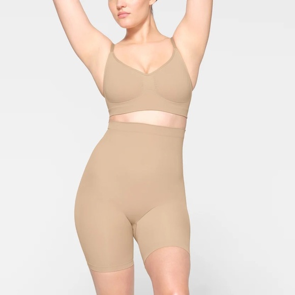 Skims Seamless Sculpt Mid Thigh Short Sand NWOT size L‎ - Picture 1 of 9